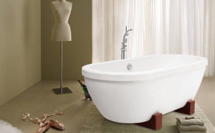 centered freestanding bathtub